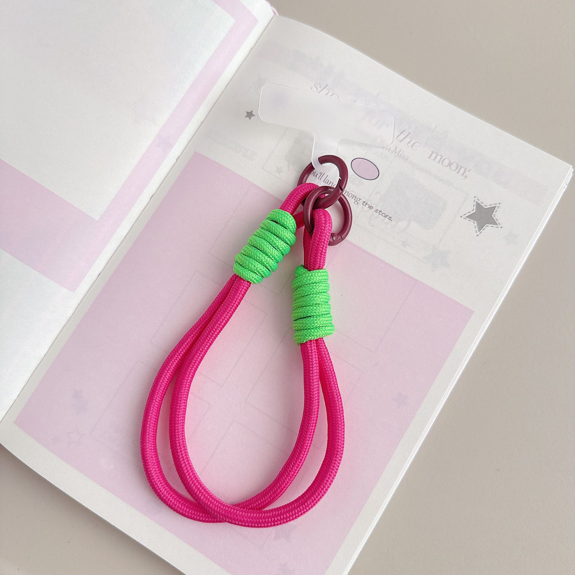 Boutique hecho a mano de alta gama para teléfono móvil cadena para colgar mujer estilo ins ligero lujo doble color muñeca cadena para teléfono móvil de moda/cuerda corta