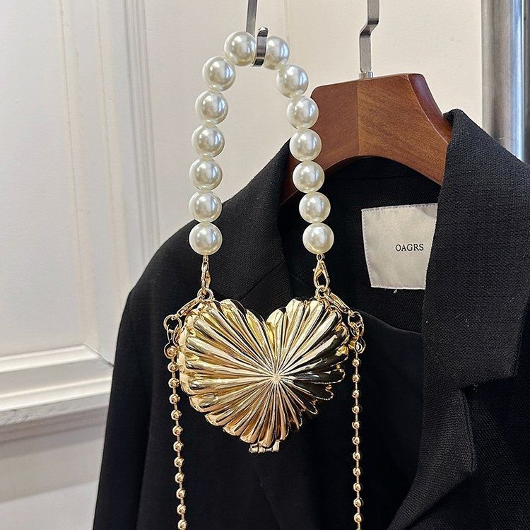 Cross-Border 2026 New Style Heart Chain Metal Box Bag Single Shoulder Crossbody Women's Bag Fashionable Heart-Shaped Handbag Evening Bag