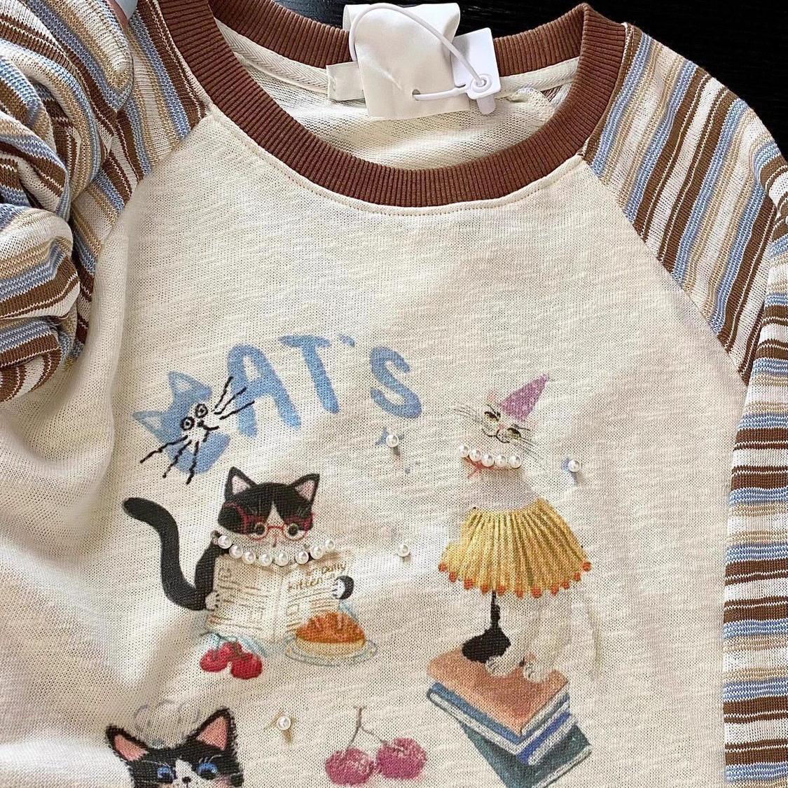 So gentle and sweet~ Cute cat-themed retro striped raglan sleeve round neck T-shirt, a versatile top for autumn with a girly feel.