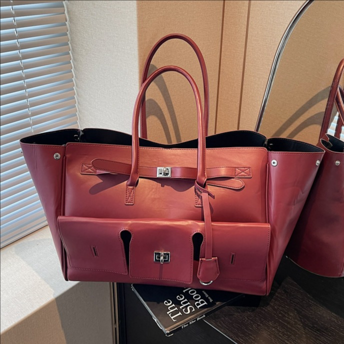 Bolso de mujer explosivo coreano bolso de platino portátil super caliente 2025 nuevo transporte de hombro bolso punk Kelly bolso