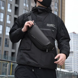 休闲背包;男士胸包;旅行包袋