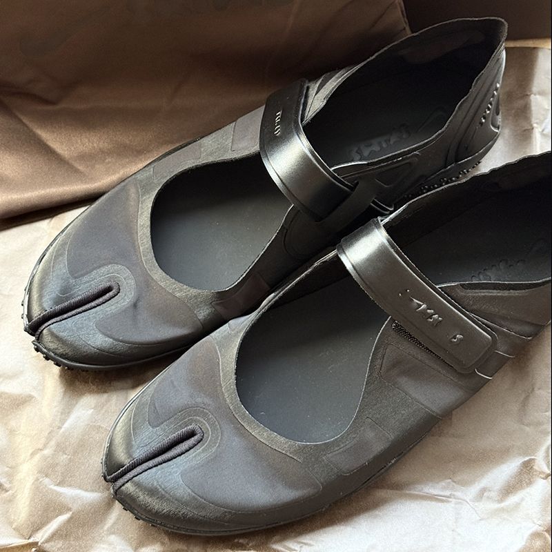 Original Rift Mesh Thin-Soled Split-Toe Shoes Kardashian Lisa Yoga Ballet Shoes Mesh Mary Jane Pig-Toe Shoes