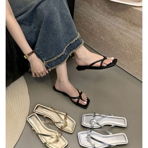 Flat sole toe post sandals for women, outdoor wear, 2025 summer new simple and elegant Korean style square head beach sandals