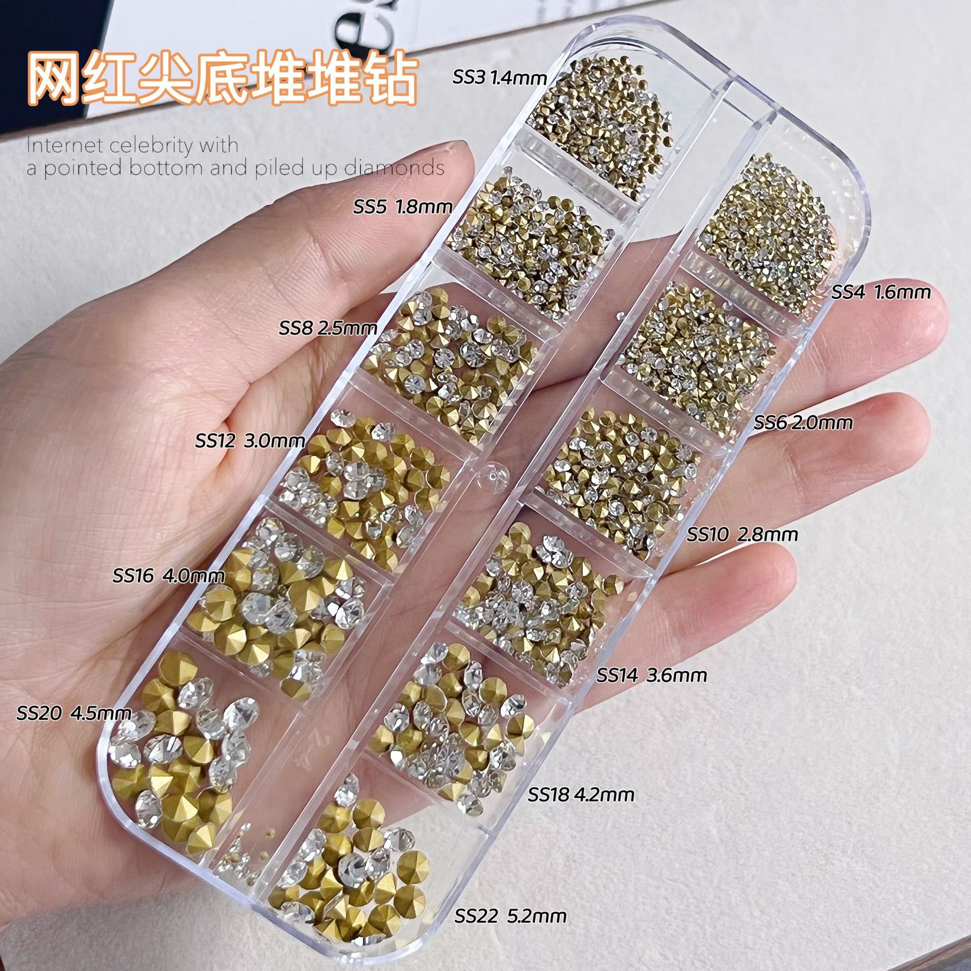 12 그리드 [뾰족한 바닥에 쌓인 다이아몬드] 흰색