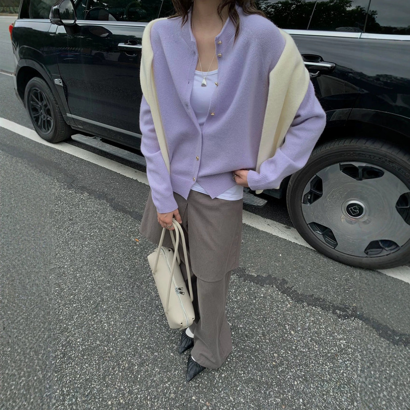 100% wool, small gold button, seamless rolled-edge knitted cardigan for women, soft and skin-friendly, perfect for autumn and winter, a versatile basic sweater 100% wool, small gold button, seamless rolled-edge knitted cardigan for women, soft and skin-friendly, perfect for autumn and winter, a versatile basic sweater