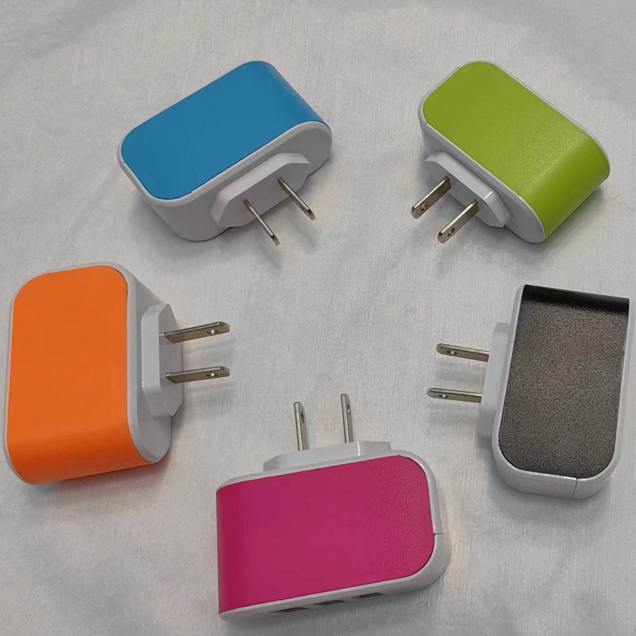 Cross-border 3USB candy charger LED light-emitting mobile phone charging head multi-port 3.1A smart color charger