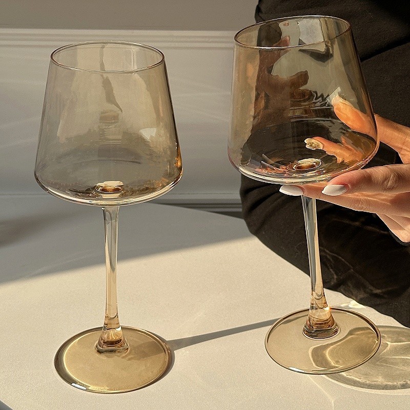 Tazas de vino de ámbar borgoña europeas tazas de vino de alto pie tazas de vino de alto nivel de inspiración de alto nivel de tazas de vidrio caseras de vino tinto