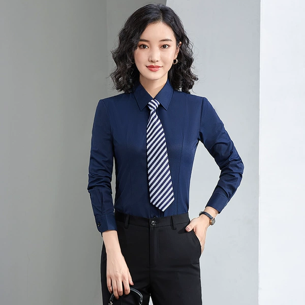 Blue shirt girl's