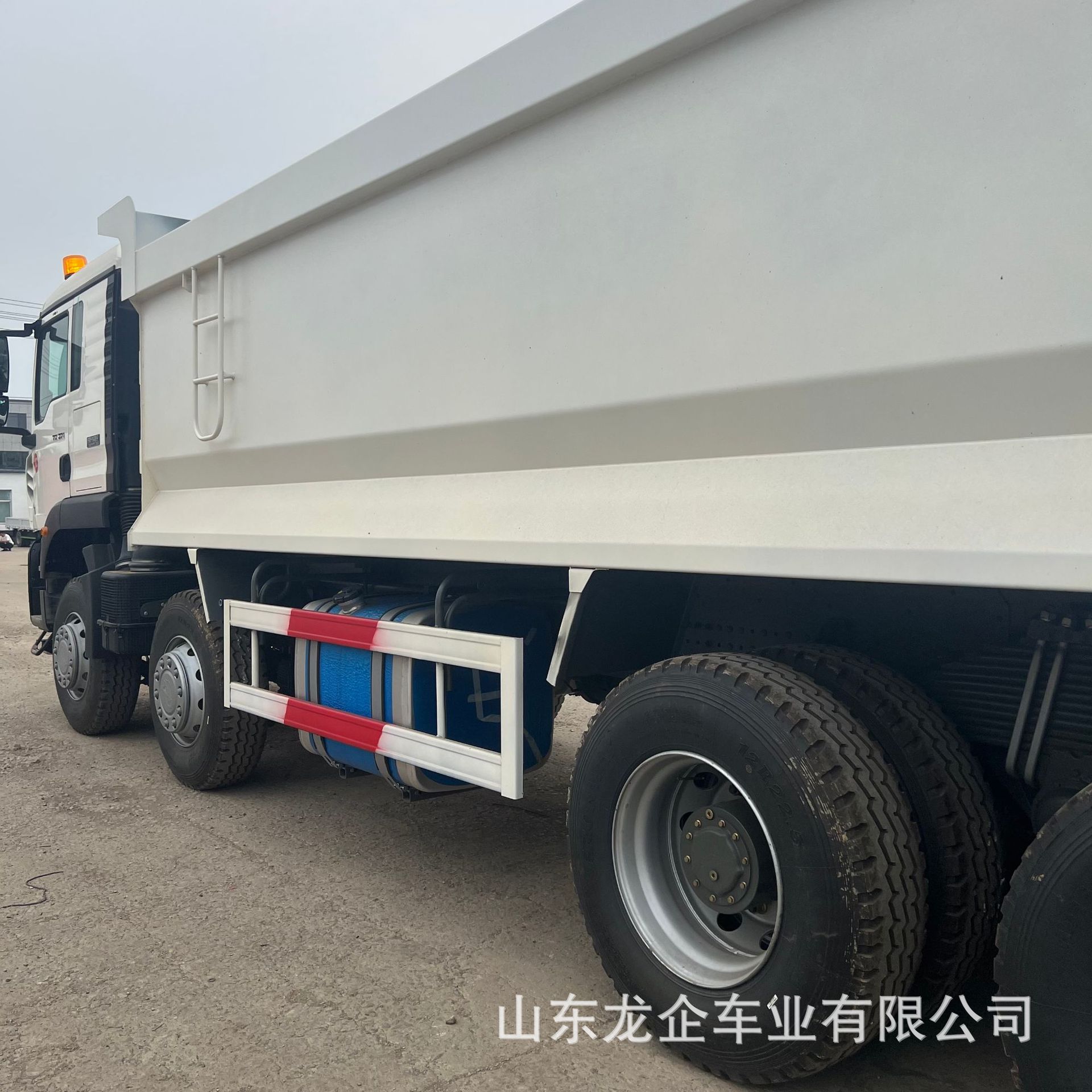 Sinotruk Howo Tx Engineering Dump Truck, 371 Horsepower U-Shaped Box-Type Dump Truck for Export, Construction Site Transport Dump Truck