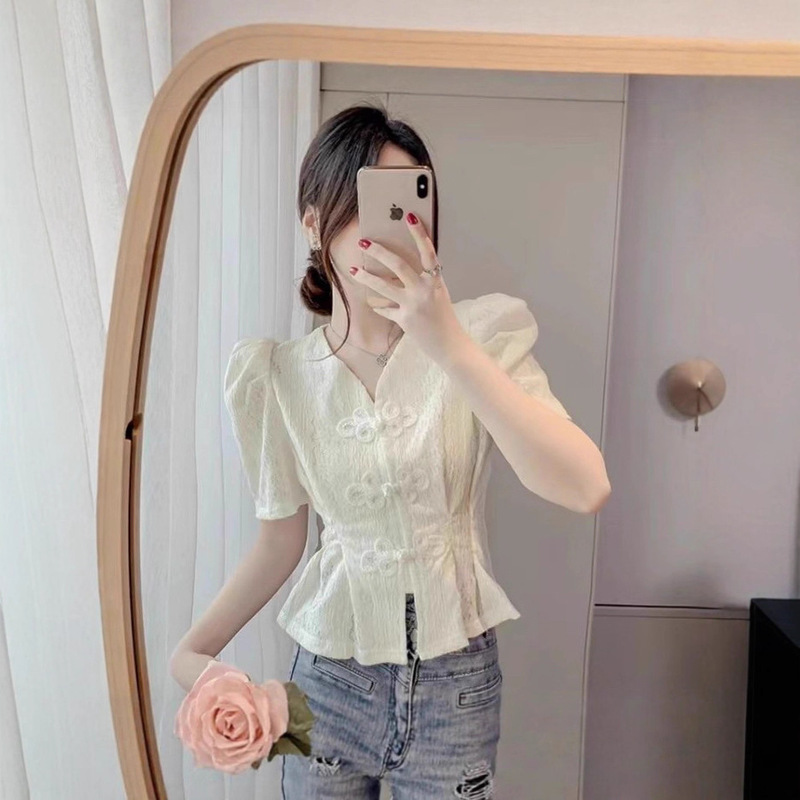 Buttoned Puff Short-Sleeved Lace Shirt for Women, Summer Design, Waist-Cinching New Chinese Style Cheongsam Top, Chic and Elegant Shirt