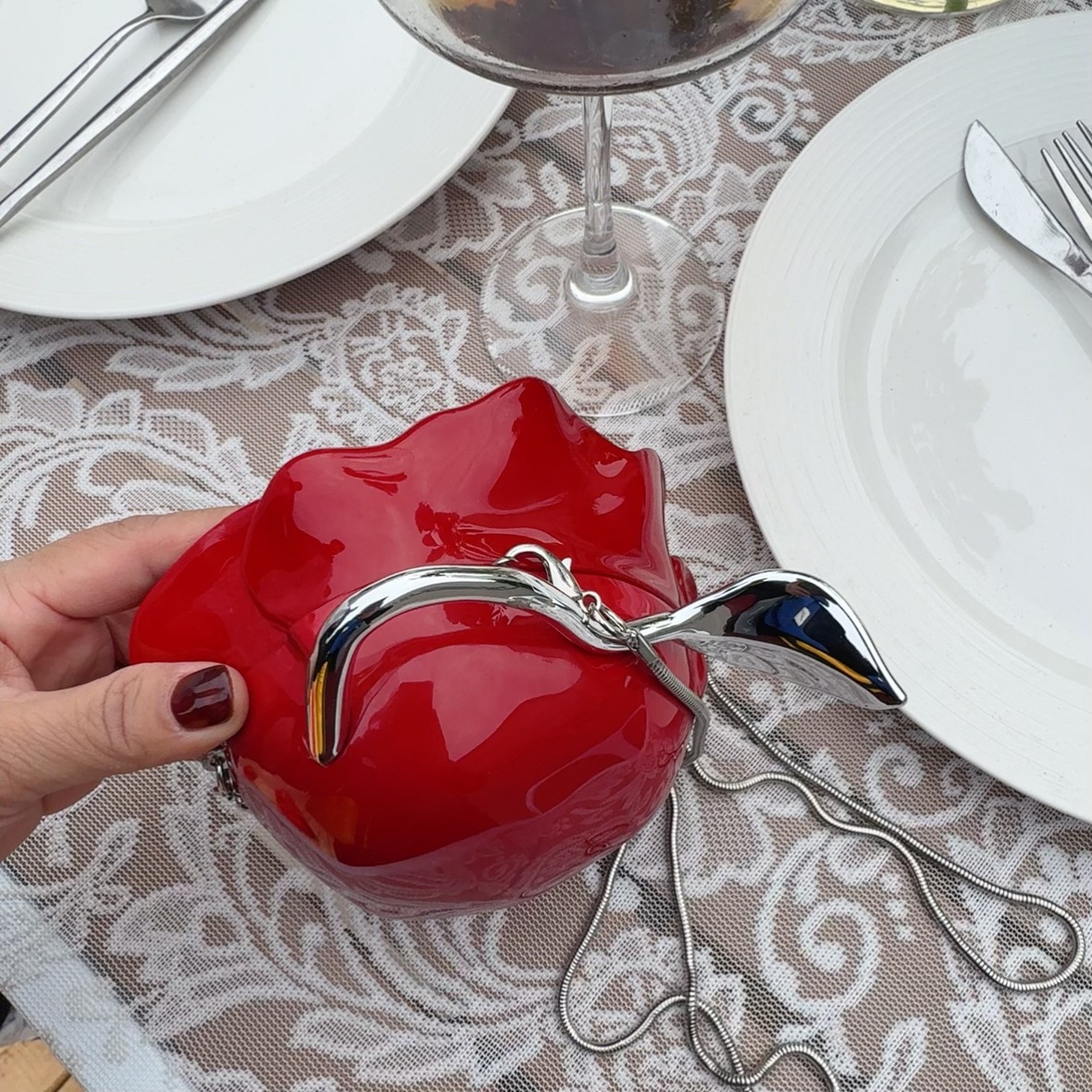 Elegant and stylish rose, versatile for autumn and winter, a box bag with a niche design and a sense of sophistication, a hand-held crossbody bag for dinner parties undefined