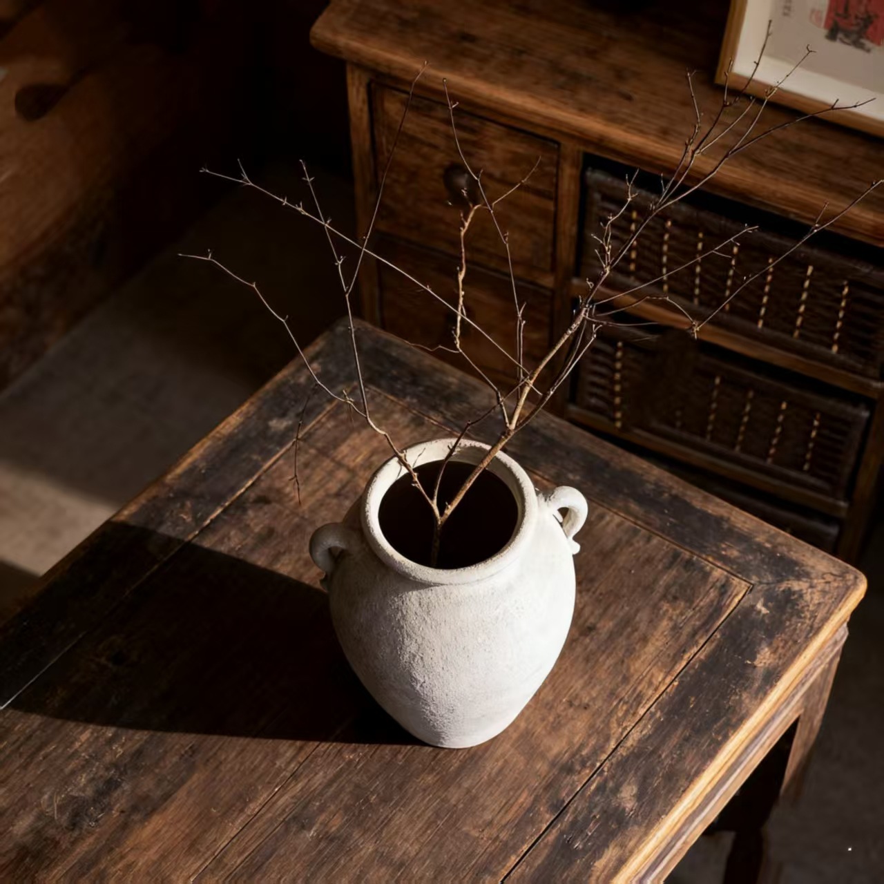 Nuevo tipo de flor de viento silencioso de cerámica alta sensación de vasijas de cerámica retro porche de cerámica gruesa decoración de sala de estar flor seca flor hidropónica