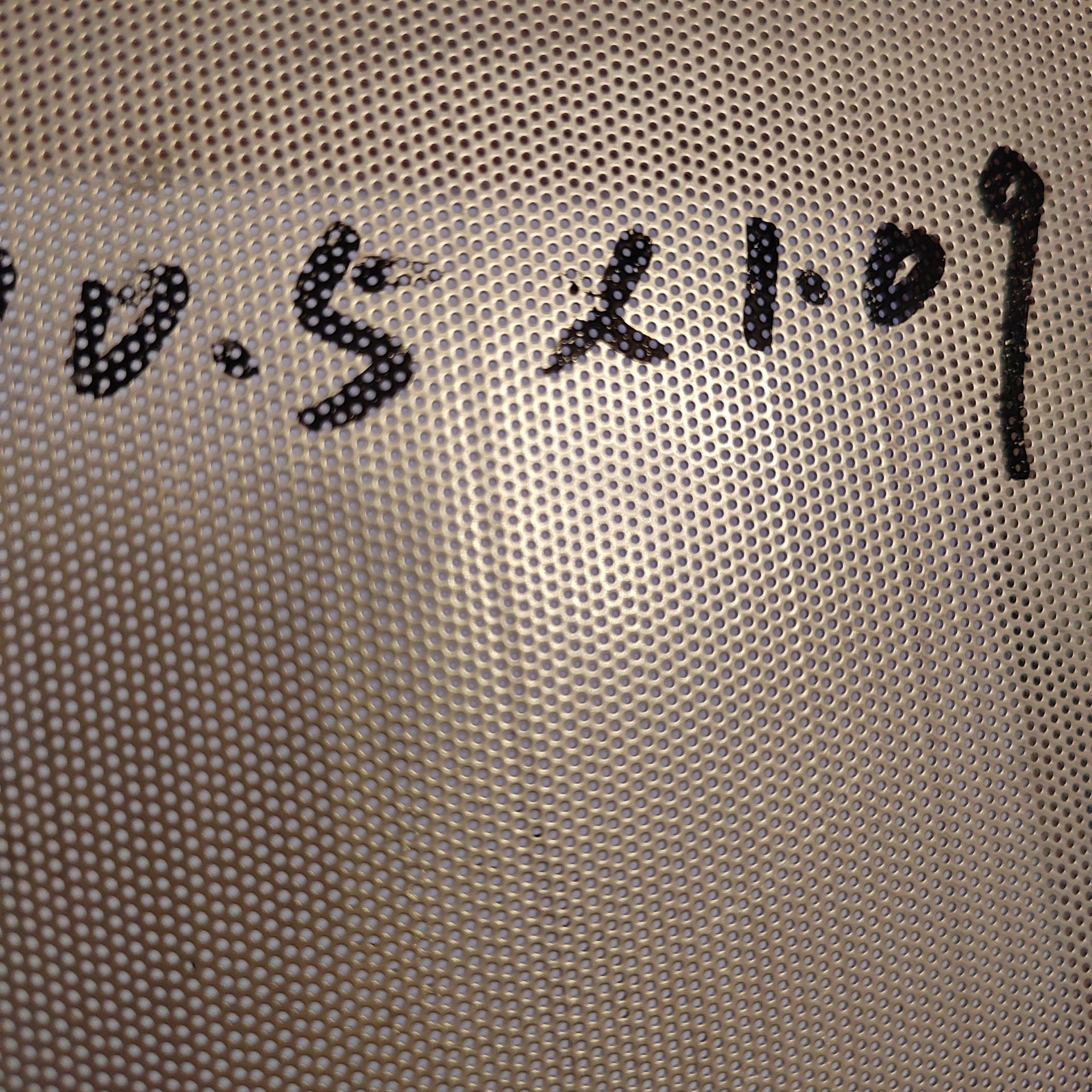 单件冲孔产品 孔径范围0.1-1.0，厚度在0.1-1.0 超微小不锈钢冲孔