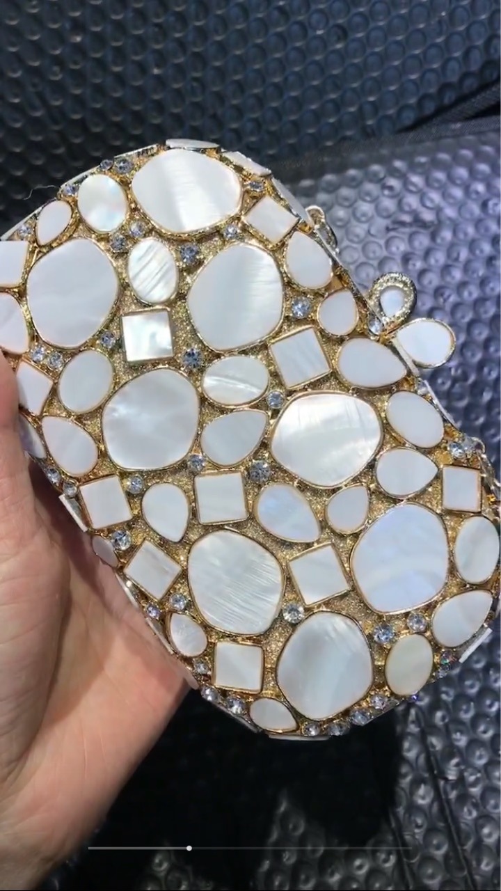 Túi clutch nữ vỏ sò kim loại rỗng đính đá dạ tiệc — Màu vàng chi tiết 2