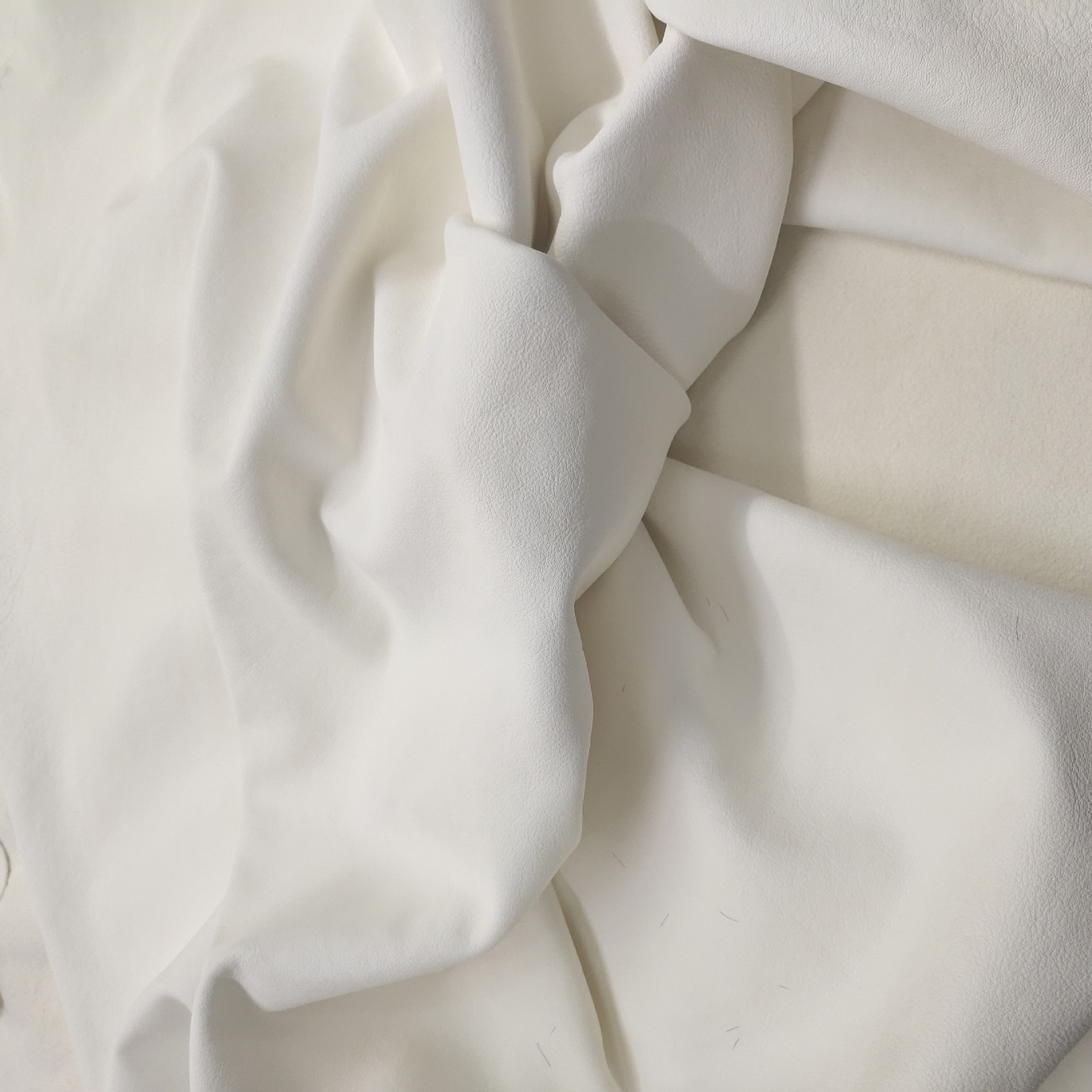 头层牛皮服装皮料高档无铬鞣真牛皮舒适面料