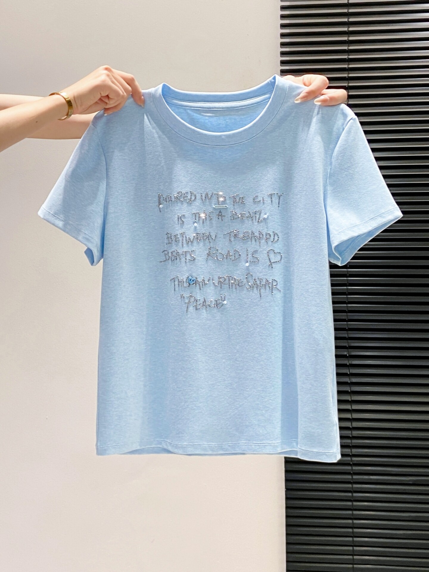 Áo thun nữ cổ tròn tay ngắn in chữ phong cách Hàn Quốc dáng ngắn — xanh lam