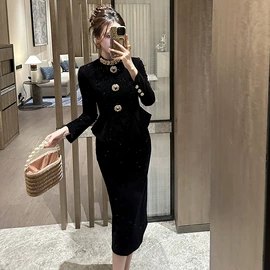 连衣裙;时尚休闲套装;女式T恤