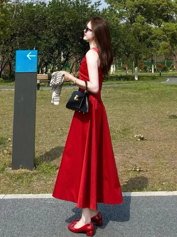 美しいレトロな赤いノースリーブベストドレス女性のための夏の新しい年齢軽減オーラ強力なウエストスカート 4580|undefined