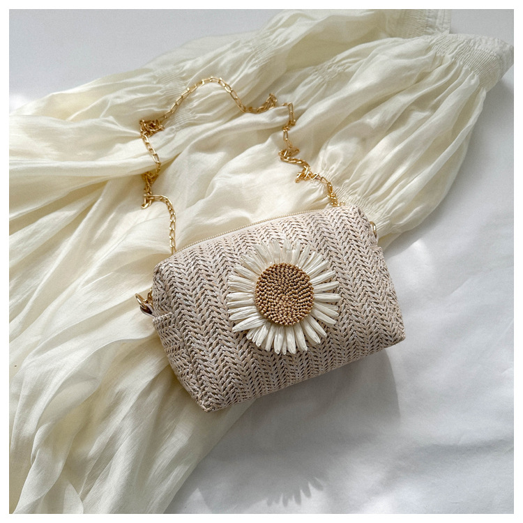 Sac de vacances chic en paille fleurie - Image 1