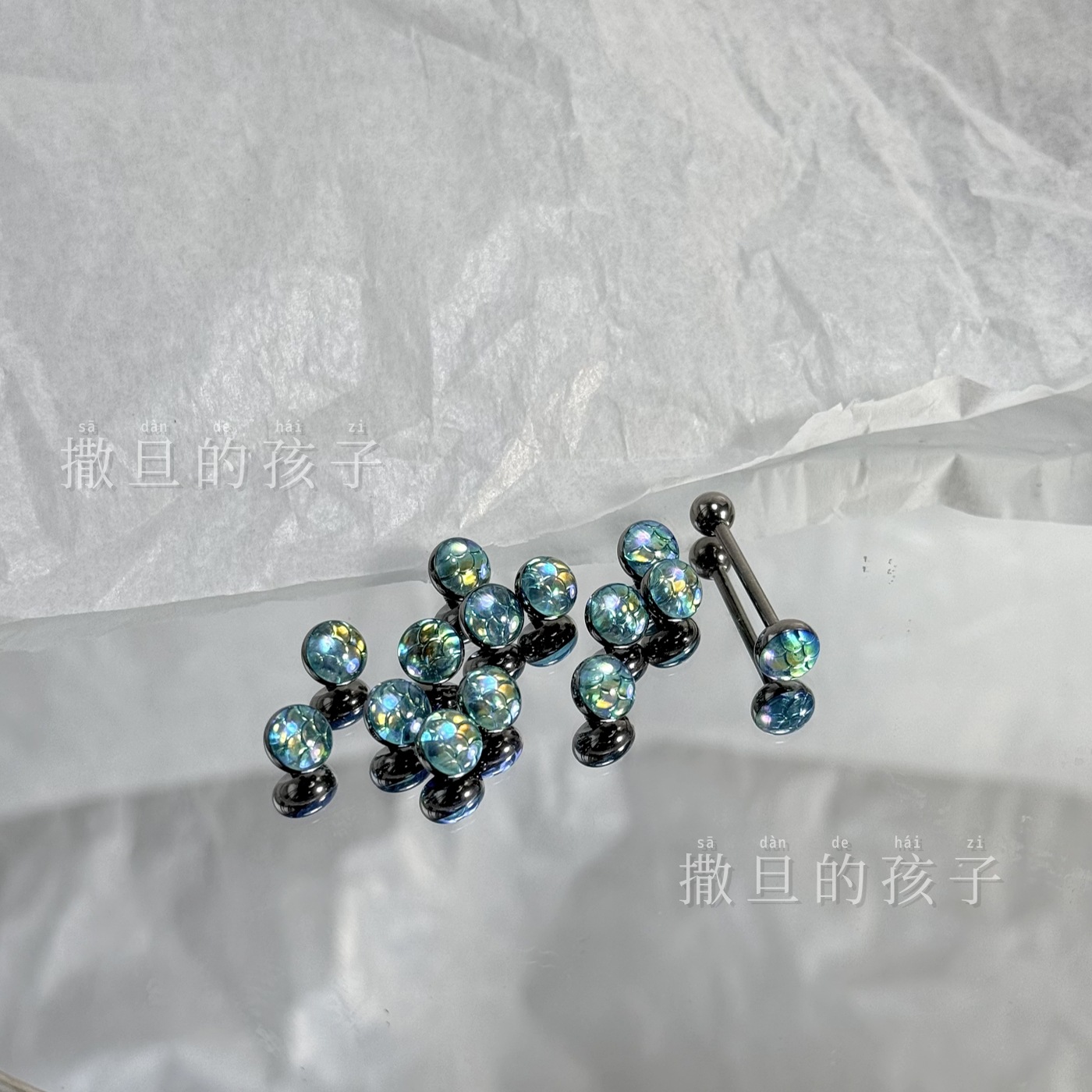 16G labret stud size and finish detail