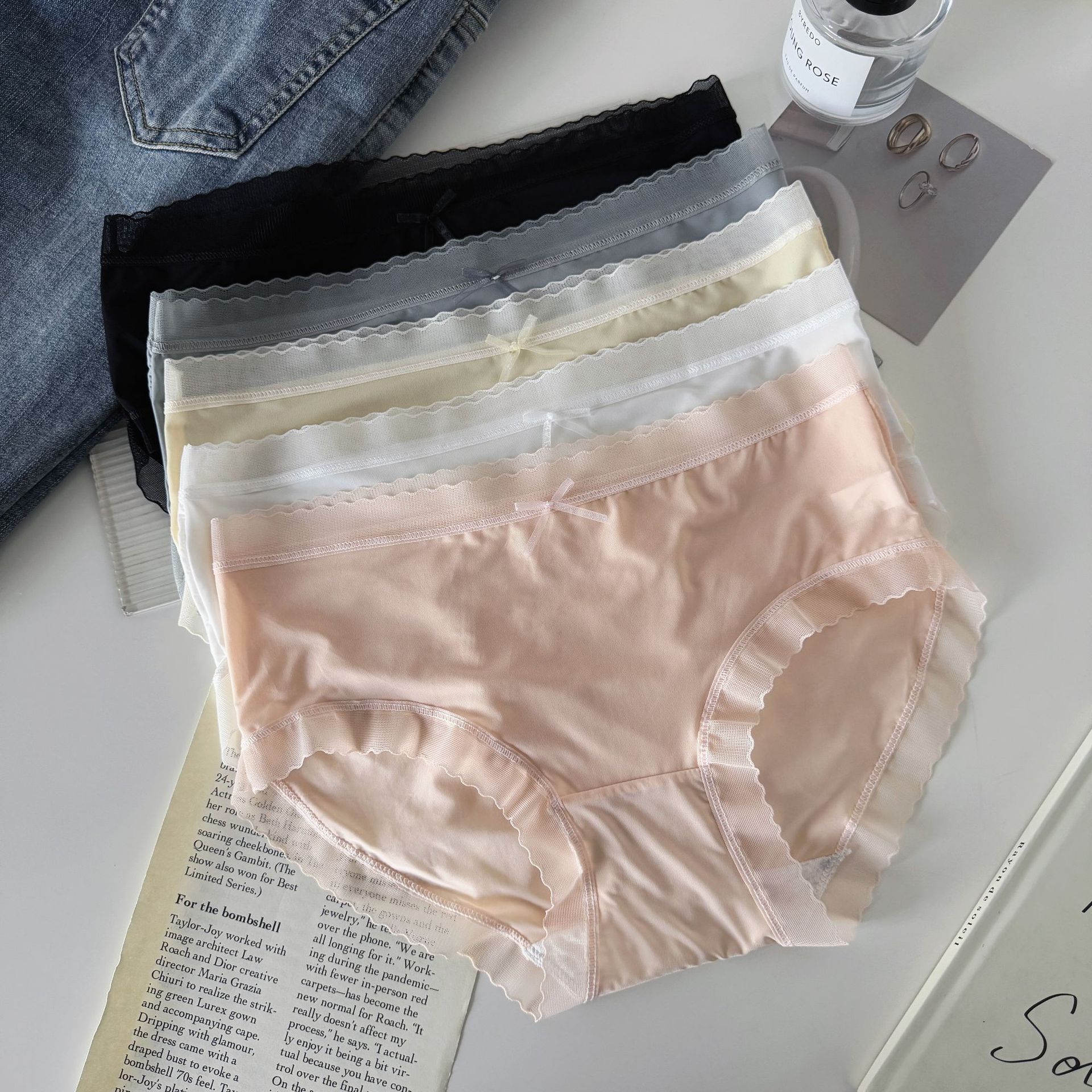 Summer Seamless Ice Silk Underwear Women's Pure Cotton Crotch Breathable Pure Lust Sexy Thin Mid-Waist Girl's Briefs Wholesale
