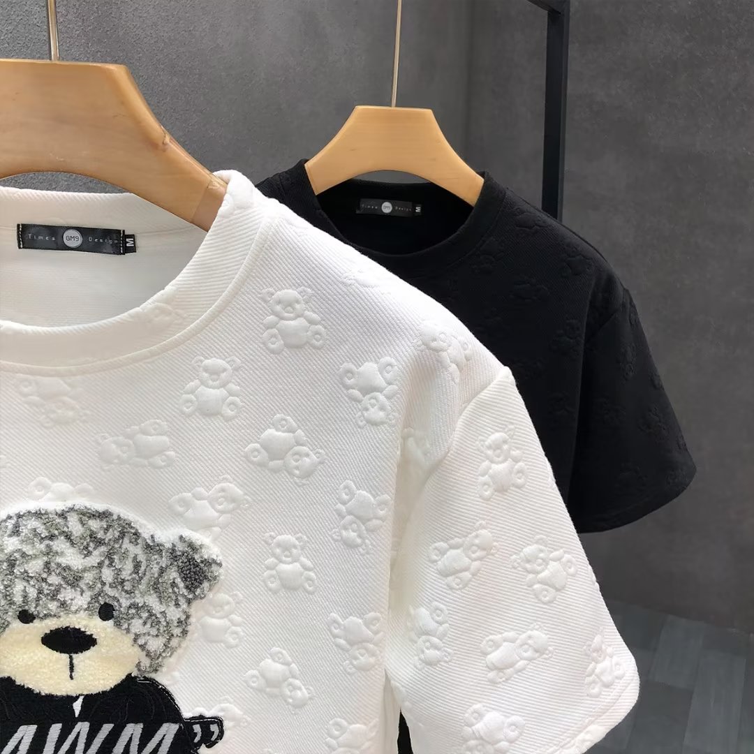 Camiseta masculina de manga curta com bordado de urso de alta qualidade, gola redonda, tendência de desenho animado -- rosto do Tiktok para impressão_voghion.com