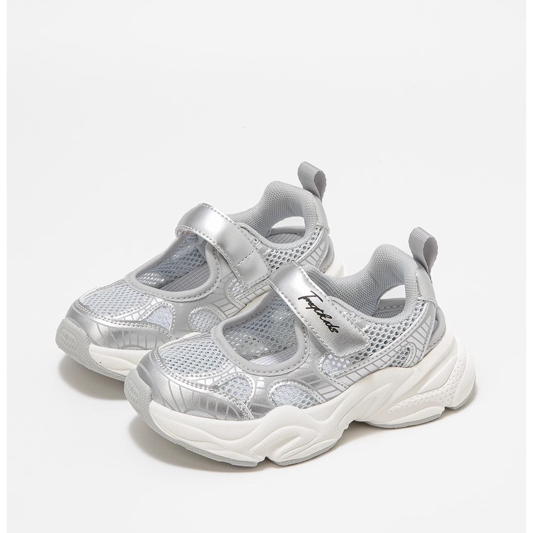 Sandalias de niña con punta cerrada, estilo nuevo verano 2026, zapatillas deportivas de malla hueca transpirables e informales para niñas