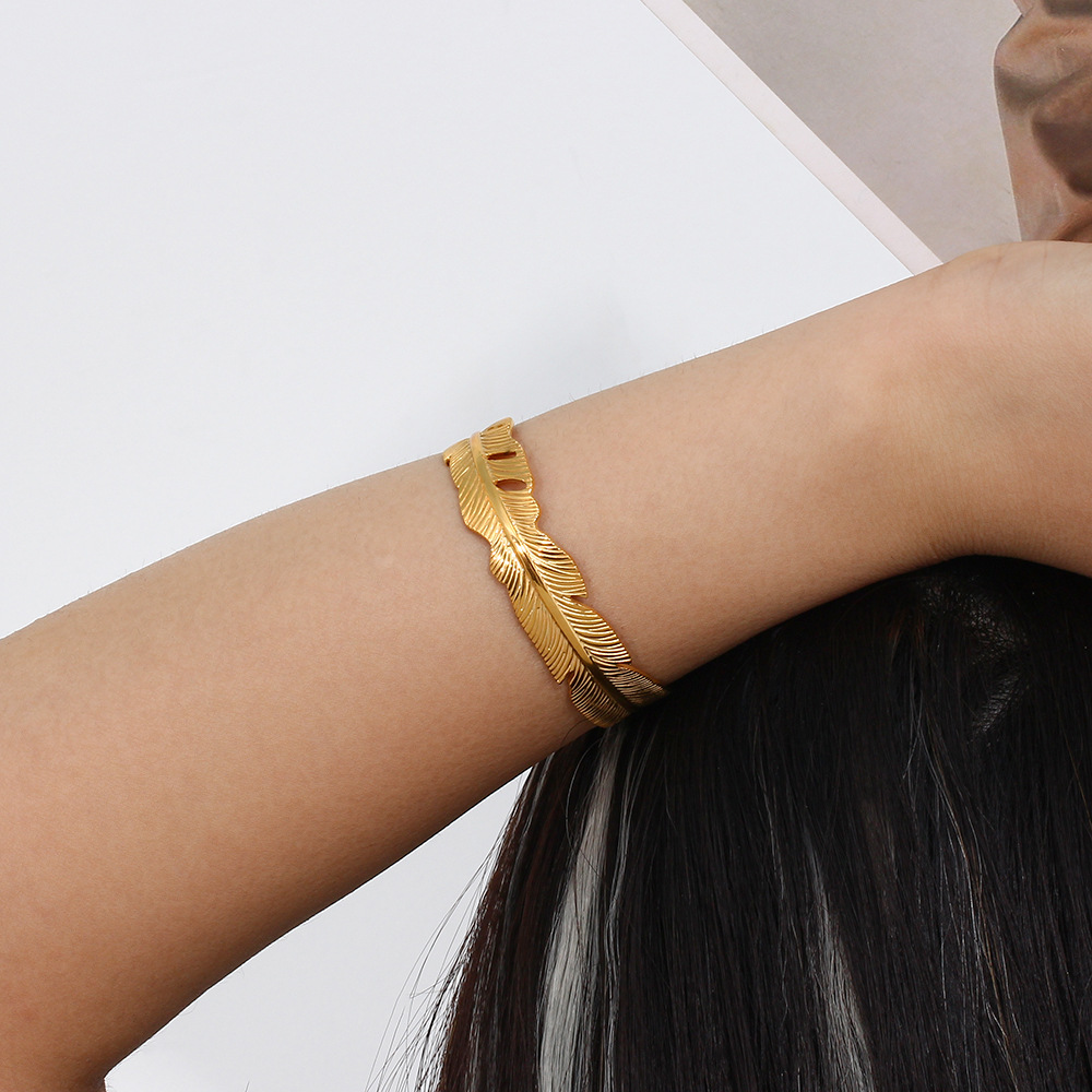 Simple Stainless Steel Plated 18K Golden Open-End Leaf Bracelet