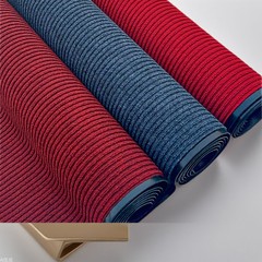 カーペットは二重縞の滑り止めドアマットを敷いて、入り口のホテルの足踏み廊下の通路の商業用赤いじゅうたんを敷いて、お客さんを迎えます。