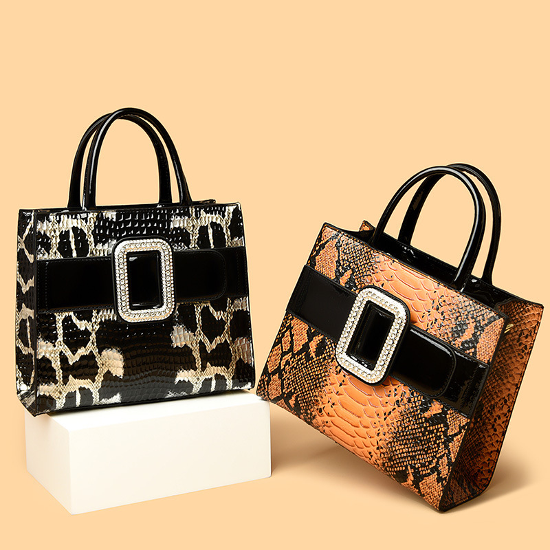 Nueva moda europea y americana todo-fósforo Luz de lujo en relieve patrón de piel de serpiente portátil hombro crossbody bolso de las mujeres