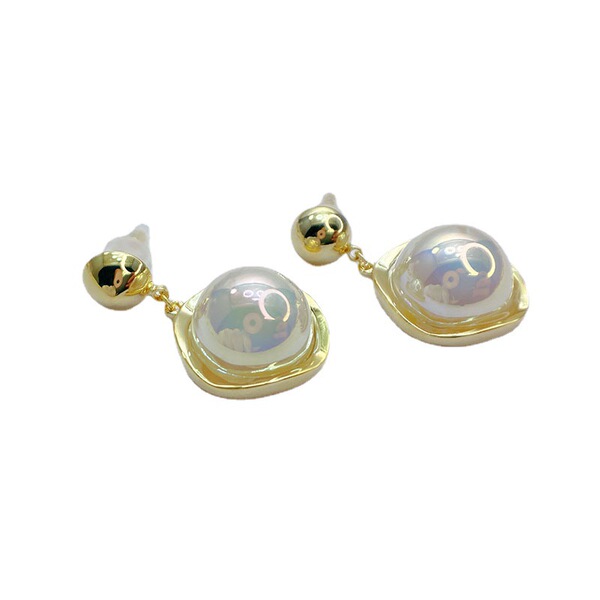 Brand fresh golden fashionable earrings