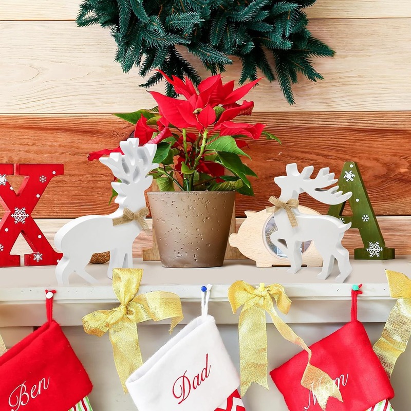 クリスマスのヘラジカの装飾品白い木製のトナカイ工芸品のクローゼットの窓辺の祭りの雰囲気の家庭の置物|undefined