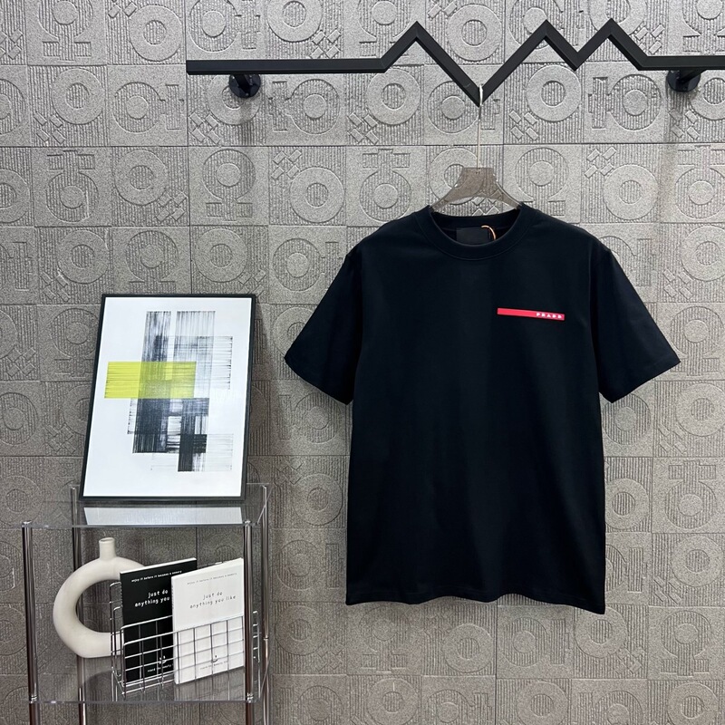 New spring and summer collection, in stock now: FF brand short-sleeved T-shirt with embroidered chest design, Parisian style, men's clothing, Lowe New spring and summer collection, in stock now: FF brand short-sleeved T-shirt with embroidered chest design, Parisian style, men's clothing, Lowe