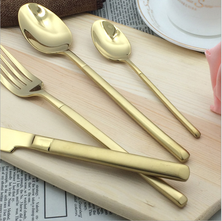 Set di posate occidentali in acciaio inossidabile dorato con manico quadrato portoghese, tre pezzi, coltello, forchetta, cucchiaio, in stile europeo_voghion.com