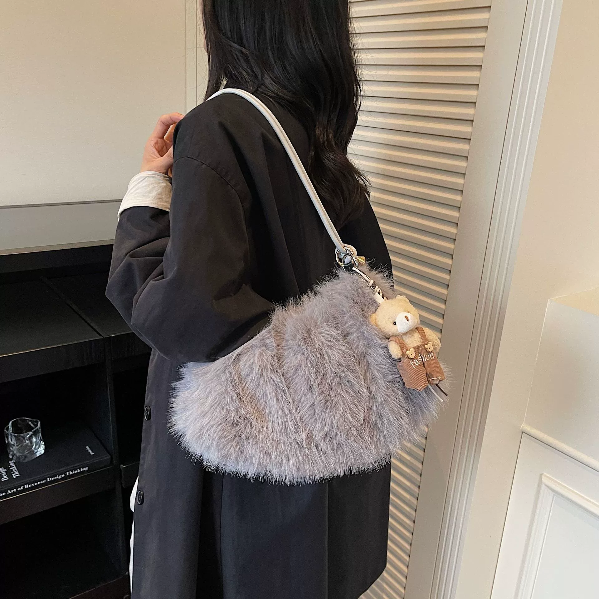 Capacious retro trend one-shoulder bag, small design bag strap