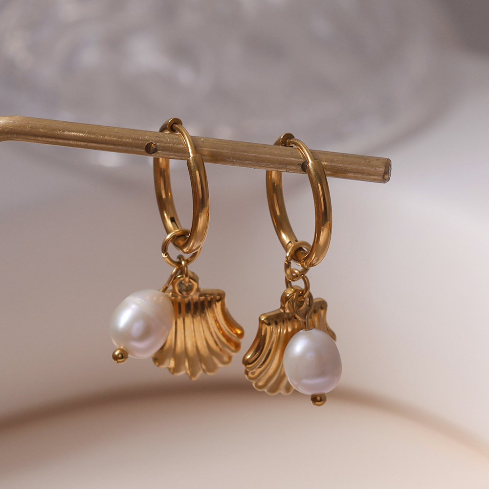 Pendientes en forma de abanico de perla de agua dulce natural de personalidad francesa transfronteriza europea y americana Pendientes de diseño de 18 quilates mujeres al por mayor