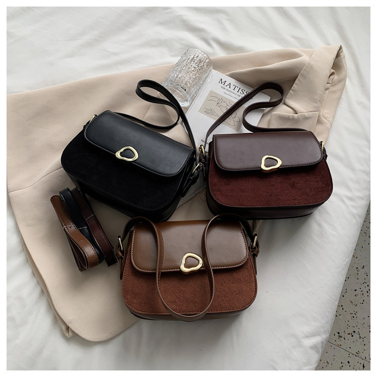 Autumn 2021 New Matte Bags Trendy Messenger Square Bag display picture 2