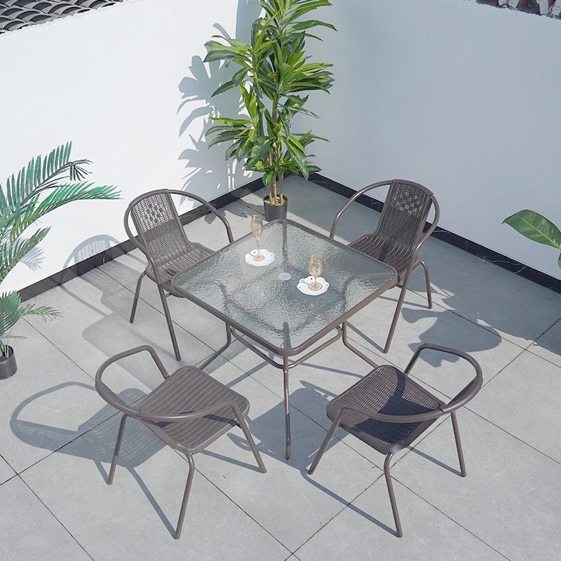 Outdoor table and chair set with umbrella: stylish ironwork patio lounge chairs, perfect for outdoor tea, milk tea, and coffee shops or casual garden seating.