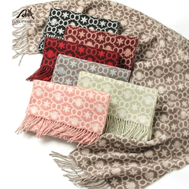 披肩;围巾;羊毛/羊绒毯