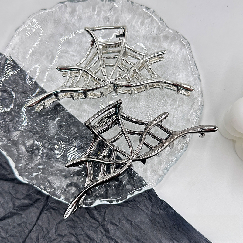 Halloween Herbst Neue elegante Spinnennetz Haarnadel Persönlichkeit Greifer Metalllegierung kreative Hai Clip Haarschmuck_voghion.com