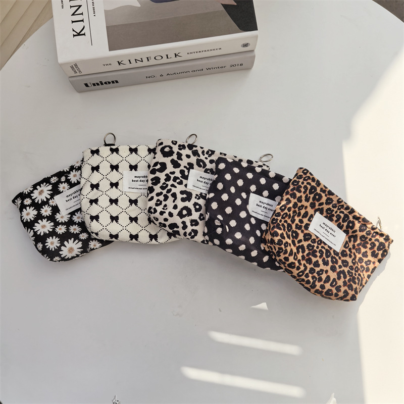 60g Weight Canvas Lining Material Zipper Closure Type / Strap Type Cosmetic Bag Bags Type Daily, Street, Shopping Occasion Corduroy Material Leopard Pattern All Seasons Season Women's Gender Elegant, Streetwear Style Square Shape Small Size Elegant Streetwear Leopard Corduroy Square Makeup Bags 9