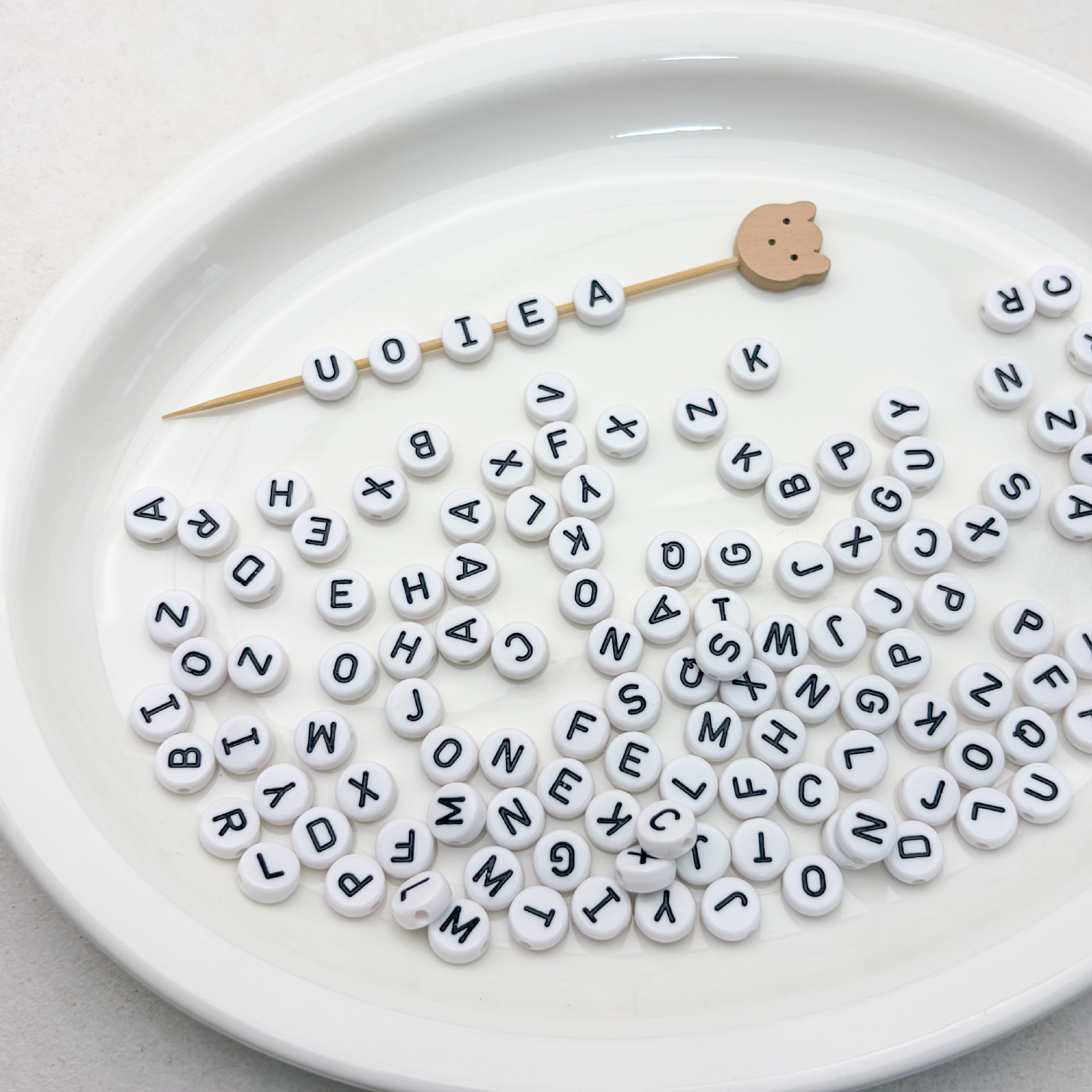 亚克力5x10mm扁圆滴油字母珠元音珠diy饰品手机链钥匙扣制作配件