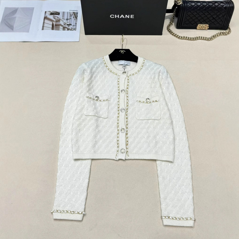 CH Homeのハイバージョン25の新しいラウンドネックカーディガンは、ネックラインにゴールドのチェーンで装飾されており、女性を賢く補正する短いデザインです。|undefined