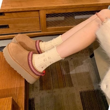 Botas de nieve de suela gruesa para mujer 2023 Otoño e Invierno Nuevo desgaste al aire libre aumentó la piel forrada de lana integrada punta cerrada medias zapatillas zapatos de piel para mujeres