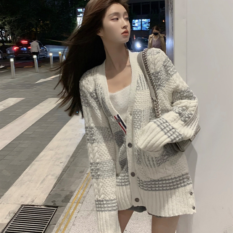 Academy Style Heavy-Duty Color-Blocked Plaid Sweater Coat for Women, Loose Slimming Top, Trendy Casual Knit Cardigan
