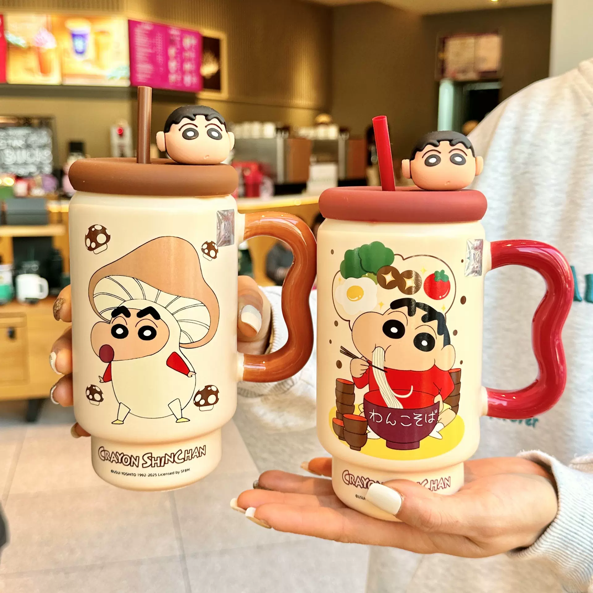 正版蜡笔小新可爱卡通陶瓷水杯带盖大容量强化瓷喝水吸管杯