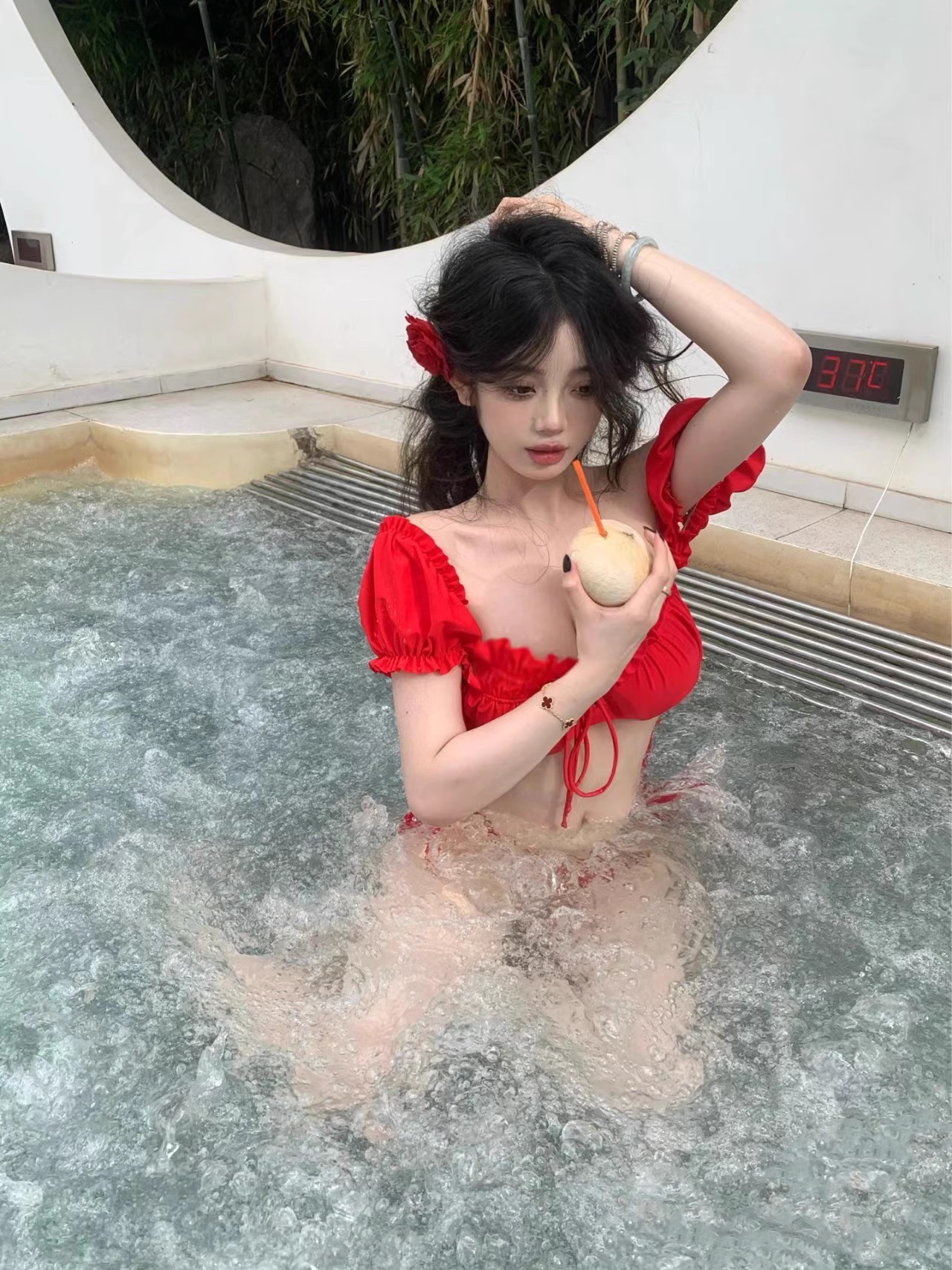 Europa y América trajes de baño sexy para mujeres verano 2025 nuevo bikini de vacaciones tamaño rojo pecho reunido trajes de baño de spa