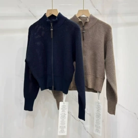 女式T恤;女式针织衫;女式牛仔裤