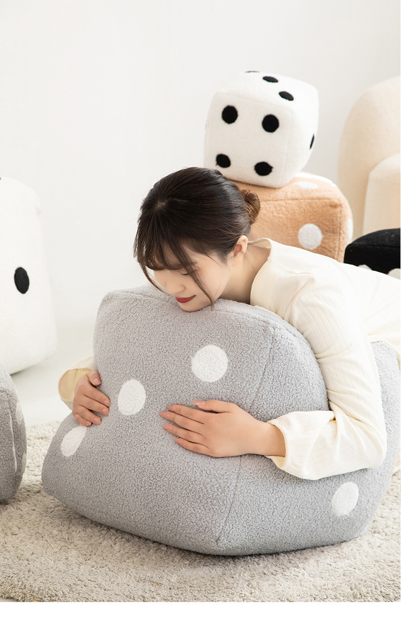 Dice-shaped pillow image 5