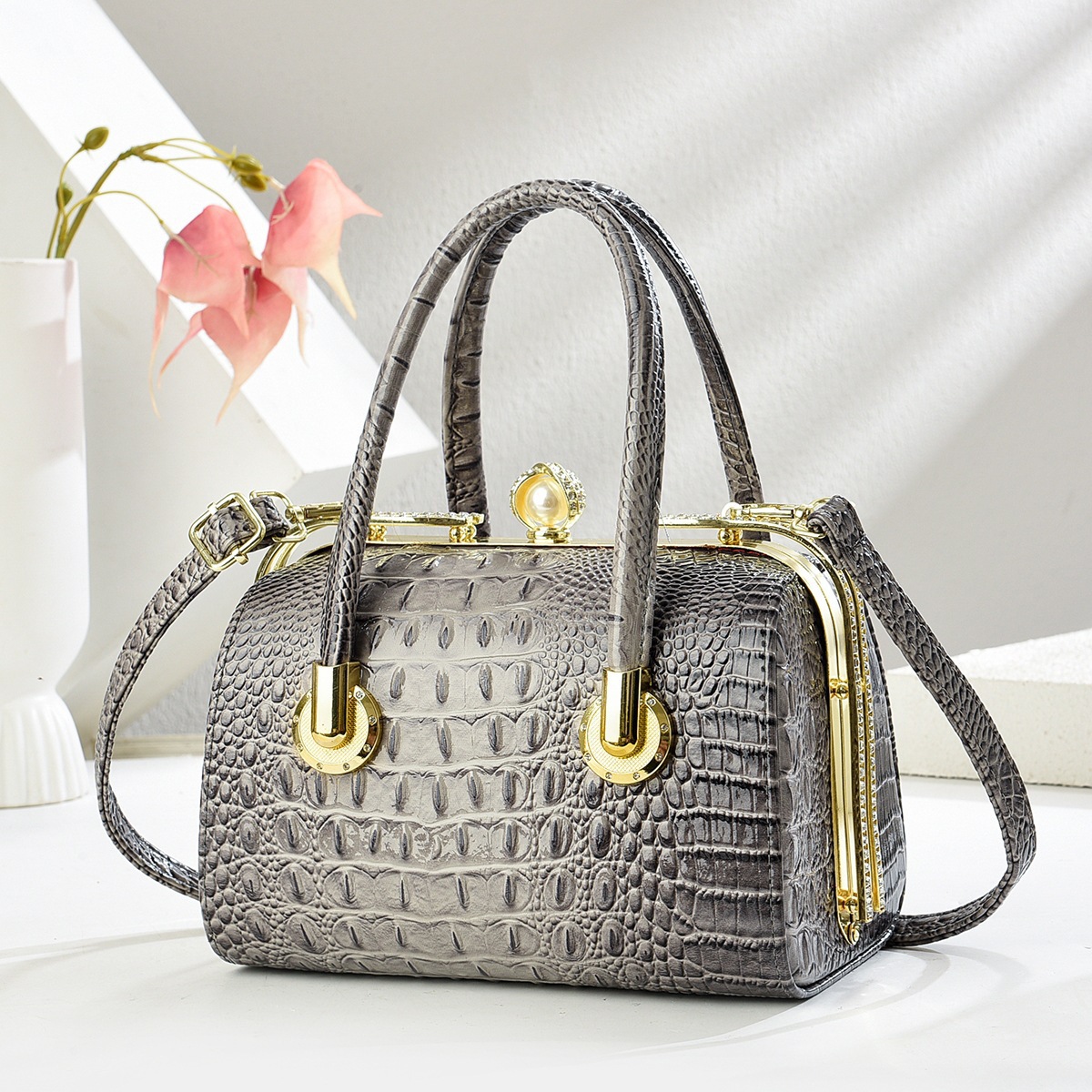 Bolso de cena para mujeres 2025, nuevo bolso de mano universal, bolso de hombro, bolso de viaje elegante de mujer, bolso de diamante de abrazadera de mujer
